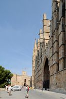 A catedral de Palma de Maiorca - Fachada do sul da Catedral. Clicar para ampliar a imagem.