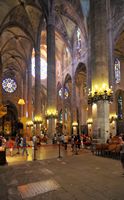 De kathedraal van Palma de Mallorca - Noordelijk zijschip. Klikken om het beeld te vergroten.