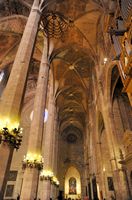 Cattedrale di Palma di Maiorca - Navata laterale del nord. Clicca per ingrandire l'immagine.