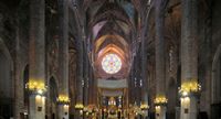 Kathedrale von Palma de Mallorca - Mittelschiff. Klicken, um das Bild zu vergrößern.