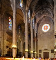 De kathedraal van Palma de Mallorca - Westelijke Muur. Klikken om het beeld te vergroten.