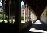 Le couvent franciscain de Palma de Majorque. Galerie nord du cloître. Cliquer pour agrandir l'image.