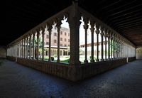 Le couvent franciscain de Palma de Majorque. Galeries nord et est du cloître. Cliquer pour agrandir l'image.