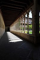 Le couvent franciscain de Palma de Majorque. Galerie ouest du cloître. Cliquer pour agrandir l'image.