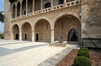 Het paleis van de Almudaina van Palma de Mallorca - Boog van de Zee. Klikken om het beeld te vergroten.