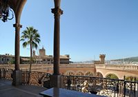 El palacio de marzo en Palma de Mallorca - La logia del palacio. Haga clic para ampliar la imagen.