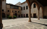De wijk van de kathedraal van Palma de Mallorca - Bisschoppelijk Paleis. Klikken om het beeld te vergroten.