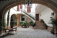 The southeast of the old town of Palma - The patio Can Cera. Click to enlarge the image.