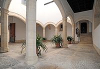 Het zuidwesten van de oude stad van Palma de Mallorca - De patio Can Bordils. Klikken om het beeld te vergroten.