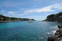 El pueblo de Cala d'Or en Mallorca - La Cala Gran. Haga clic para ampliar la imagen.