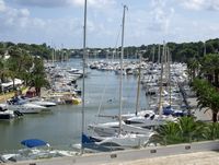 Het dorp Cala d'Or in Majorca - De jachthaven van Cala Llongua (auteur Mmoyaq). Klikken om het beeld te vergroten.