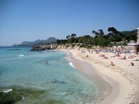 Het dorp Cala Rajada in Majorca - Het strand van Son Moll (Author Emma Saura). Klikken om het beeld te vergroten.