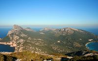 Península y Cabo Formentor en Mallorca - Cabo Formentor visto desde la torre Albercutx (autor Frank Vincentz). Haga clic para ampliar la imagen.