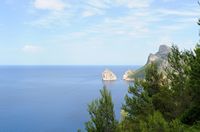 El pueblo de Port de Pollensa en Mallorca - El islote del Palomar. Haga clic para ampliar la imagen.