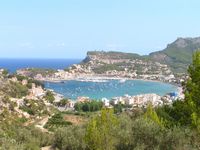 A aldeia de Port de Sóller em Maiorca. Clicar para ampliar a imagem.