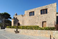 Il villaggio di Port de Sóller a Maiorca - L'Oratorio di Santa Caterina a Port de Sóller a Mallorca. Clicca per ingrandire l'immagine.