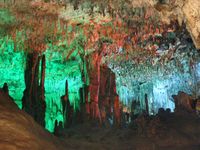 Les grottes des Harpons (Hams) à Majorque. La grotte des Harpons (auteur Jarke). Cliquer pour agrandir l'image.
