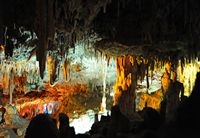 Les grottes des Harpons (Hams) à Majorque. La « Vallée des Délices ». Cliquer pour agrandir l'image.