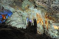 De grotten van de Harpoenen (Hams) in Majorca - Het "Kerkhof van de Feeën". Klikken om het beeld te vergroten.