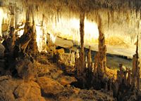 El pueblo de Porto Cristo Mallorca - El pequeño lago de las cuevas del Dragón. Haga clic para ampliar la imagen.