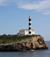 Le village de Portocolom à Majorque. Le phare (auteur Kai Alpers). Cliquer pour agrandir l'image.