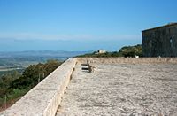 Il santuario di Cura di Randa a Maiorca - La terraza dell'ovest (autore Frank Vincentz). Clicca per ingrandire l'immagine.