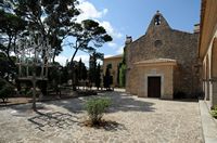 Le sanctuaire de Cura de Randa à Majorque. La façade de la chapelle. Cliquer pour agrandir l'image.