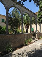 Das Heiligtum von Cura de Randa auf Mallorca - Der Garten des Klosters. Klicken, um das Bild zu vergrößern.