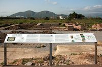 As ruínas da cidade romana de Pollentia em Maiorca - Ilhota de lojas ao norte do fórum (autor Frank Vincentz). Clicar para ampliar a imagem.