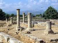Les ruines de la cité romaine de Pollentia à Majorque. La Carrer Porticat (decumanus) et la Maison nord-ouest (auteur Olaf Tausch). Cliquer pour agrandir l'image.