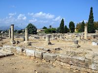 De ruïnes van de Romeinse stad Pollentia in Mallorca - De gevel van het huis van twee schatten op decumanus (auteur Olaf Tausch). Klikken om het beeld te vergroten.