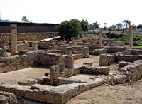 Les ruines de la cité romaine de Pollentia à Majorque. Les cubicula de l'aile gauche de la Maison des Deux Trésors, vues depuis le cardo (auteur Olaf Tausch). Cliquer pour agrandir l'image.