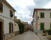 De stad Alcúdia in Majorca - De Carrer de la Rectoria (auteur Antonio Lorenzo). Klikken om het beeld te vergroten.