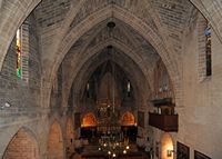 La localidad de Alcudia en Mallorca - La nave de la iglesia de Santiago. Haga clic para ampliar la imagen.