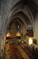 La localidad de Alcudia en Mallorca - La nave de la iglesia de Santiago. Haga clic para ampliar la imagen.