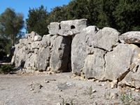 Het Talaiotische dorp van Ses Païsses in Majorca - De deur van het zuidoosten (auteur Olaf Tausch). Klikken om het beeld te vergroten.