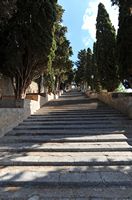 Die Stadt Artà auf Mallorca - Treppen des Heiligtums. Klicken, um das Bild zu vergrößern.