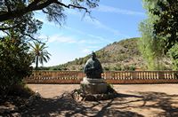 La finca Raixa à Majorque. La statue du cardinal Despuig dans les jardins d'accès. Cliquer pour agrandir l'image.