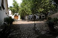 Los jardines de Alfàbia en Mallorca - Patio mansión Alfàbia. Haga clic para ampliar la imagen.