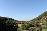 La ciudad de Bunyola en Mallorca - La costa vista desde Bunyola. Haga clic para ampliar la imagen.