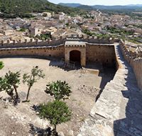 Het kasteel van Capdepera in Majorca - De deur van Koning Jaume (auteur Olaf Tausch). Klikken om het beeld te vergroten.