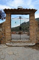 La ville de Deià à Majorque. Portail du cimetière de Deià. Cliquer pour agrandir l'image.
