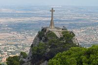 Le sanctuaire Sant Salvador de Felanitx à Majorque. La Creu del Picot vue depuis le monument du Christ Roi. Cliquer pour agrandir l'image.