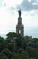 El santuario de Sant Salvador en Felanitx en Mallorca - El monumento de Cristo Rey. Haga clic para ampliar la imagen.