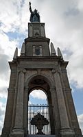 O santuário de Sant Salvador de Felanitx em Maiorca - O monumento ao Cristo Rei. Clicar para ampliar a imagem.