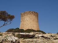La ville de Llucmajor à Majorque. La tour de Cala Pí (auteur Chixoy). Cliquer pour agrandir l'image.