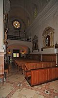 El santuario de Bonany de Petra en Mallorca - Nave de la iglesia. Haga clic para ampliar la imagen.