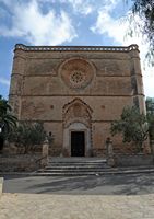 La ville de Petra à Majorque. Façade de l'église Saint-Pierre. Cliquer pour agrandir l'image.