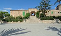 La ville de Porreres à Majorque. La porte du sanctuaire de Monti-sion. Cliquer pour agrandir l'image.