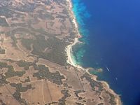 La ville de Ses Salines à Majorque. Vue aérienne de la plage d'Es Caragol (auteur Olaf Tausch). Cliquer pour agrandir l'image.